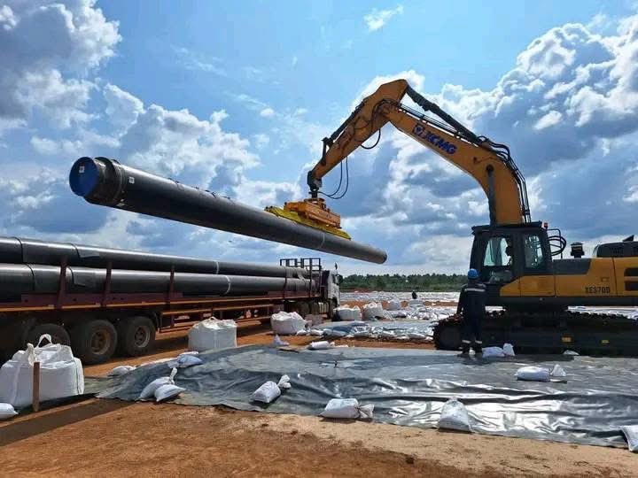 cunayee's tweet photo. The East African Crude Oil Pipeline (EACOP) spans 1,443km, transporting Uganda’s crude oil from Kabaale to the Chongoleani Peninsula near Tanga Port, Tanzania.
#AfricanResources #Africa #AfricaOil https://t.co/pFLFAKv8IQ