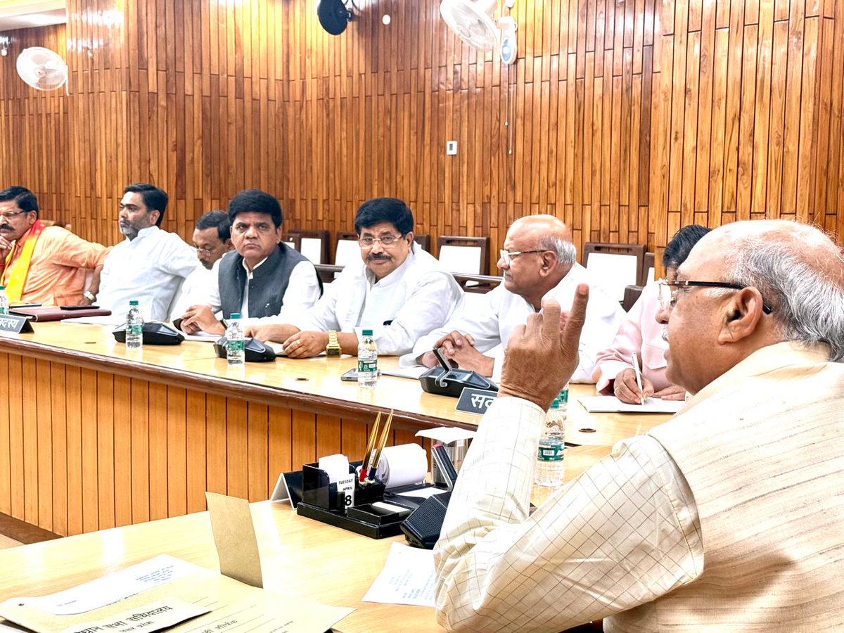 आज विधानसभा सचिवालय में प्राक्कलन समिति की बैठक में सम्मिलित हुआ।