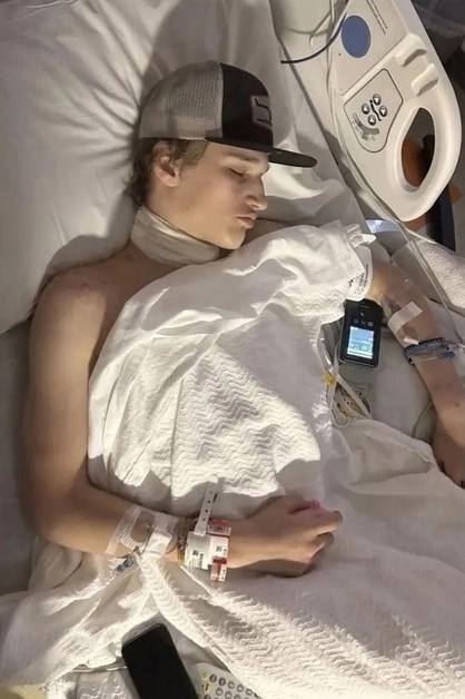 IhabFathiSulima's tweet photo. An incident occurred in the States: sixteen-year-old Reis Ogdal, having left his smartphone charging on his bed, fell asleep. During his sleep, while moving, he accidentally touched the charger's wire with a chain, which resulted in an electric shock. Fortunately, the young man survived. 

In order to prevent accidents, it is recommended to refrain from using chargers not only in damp rooms, such as the bathroom, but also in the bedroom, in particular, directly in the bed.