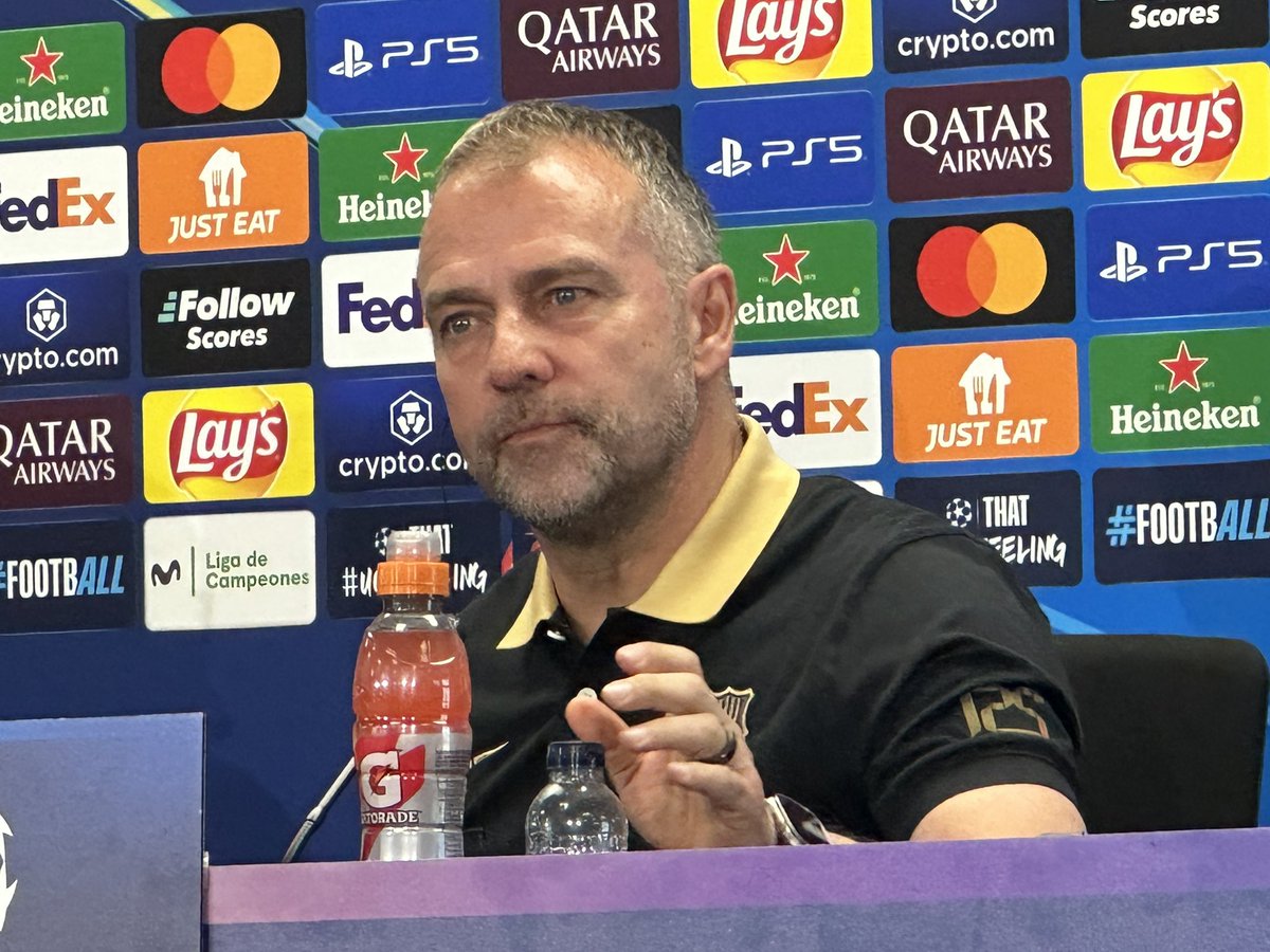 berger_pj's tweet photo. Barca-Trainer Hansi Flick über den Ausfall von Nico Schlotterbeck: „Mir ist es immer lieber, wenn wir gegen die beste Mannschaft spielen. Ich kenne Nico sehr gut. Er ist ein ausgezeichneter IV. Es tut mir sehr leid für ihn. Ich wünsche ihm von Barcelona aus alles Gute.“

Der #BVB habe aber auch so „genügend Spieler, die diese Klasse haben“. Der Ausfall hat für Flick „wenig Einfluss“. @SkySportDE