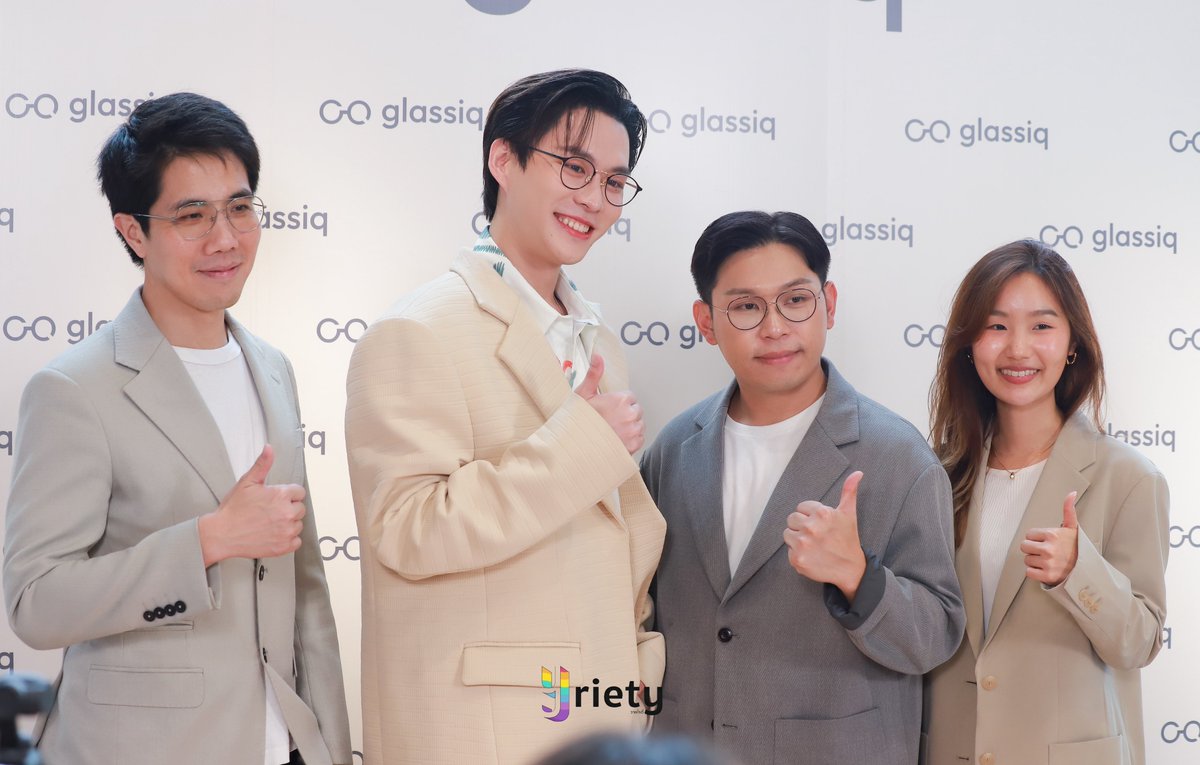 Yriety's tweet photo. ผู้บริหาร และ "บีเวอร์ พรรษพล" ในงานเปิดตัวคอลเลคชันแว่น glassiq | Bever "Beyond Ordinary" 🕶️👀✨
GLASSIQ X BEVER
#GlassiqxBever #bbverpj
#beyondordinary #glassiqbever
#GlazziqtoGlassiq #Glassiq
#Yriety https://t.co/lm1cPKBGxp