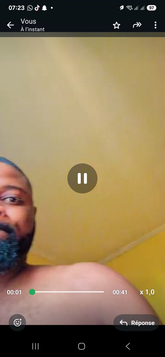 Pendant  que #SEMGouv  était  entrain  de  fournir  les efforts  pour localiser les personnes en détresses un  #Inconscient dans sa 🏠 pour  protèger ses assiettes  et habits , se met à filmer  pour critiquer. 
En quoi la panne du canon la panne du canon concerne le #Gouv?