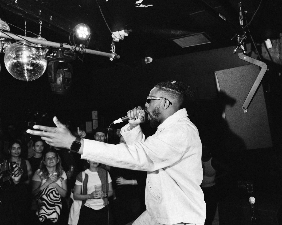 ReallyRazor's tweet photo. REALLYRAZOR. 
HEADLINE SHOW. 
A REALLYREALLYRARE AFFAIR. 
EMOSH DON’T EVEN DESCRIBE IT. 
THANK YOU ALL FR. 

📸: @Nahwand_Jaff https://t.co/ekv6bgXiBc
