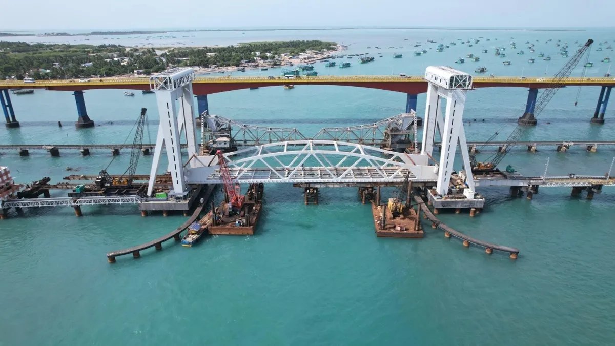 Championing Innovation - Water from Air at the New Pamban Bridge, Tamil Nadu!

We are thrilled to announce the installation of our latest  Meghdoot® Air Water Plant at this bridge!

Visit maithriaqua.com for more
#Sustainability #Innovation #PambanBridge #WaterfromAir