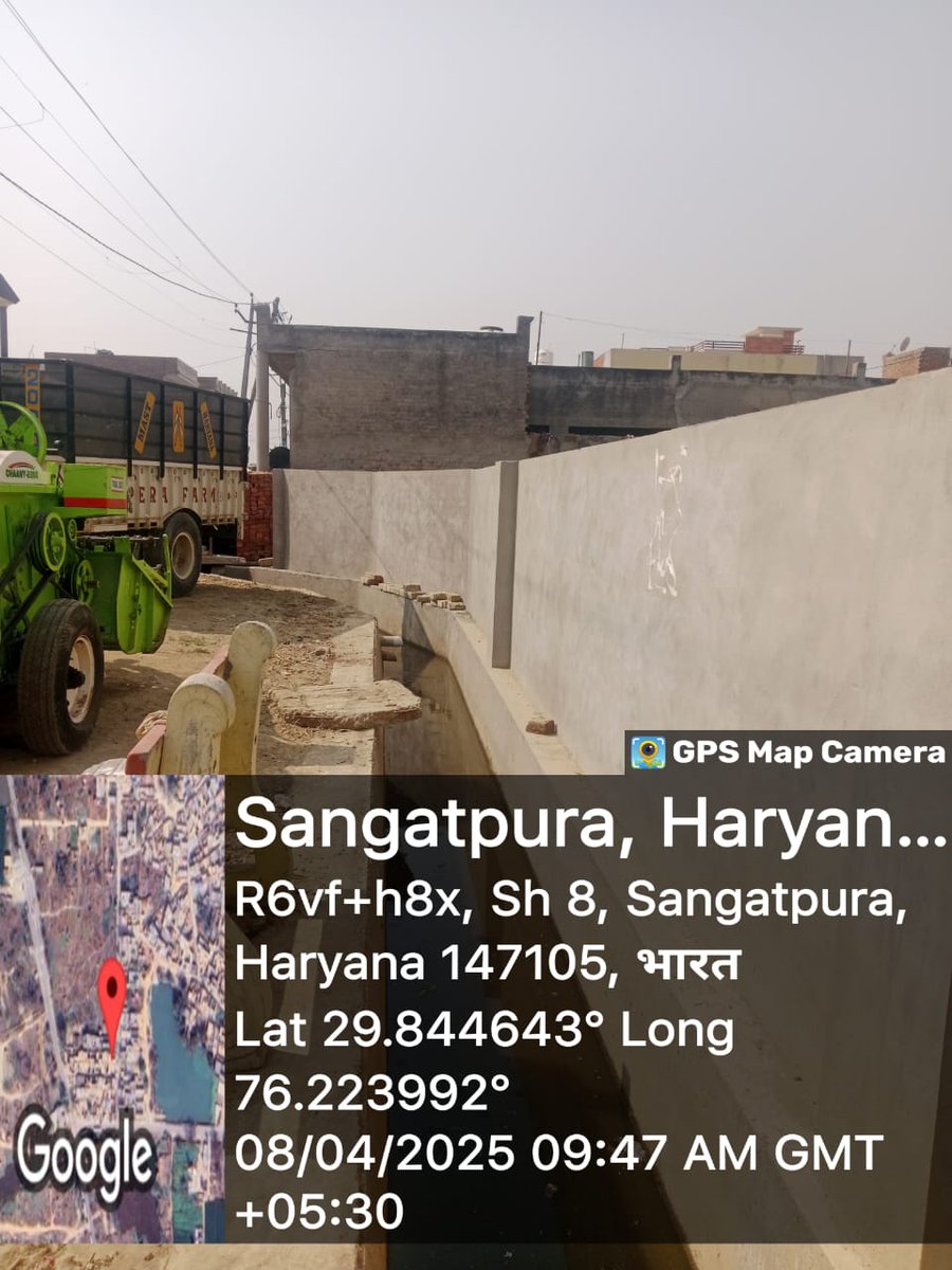 BalrajSing86304's tweet photo. @cmohry @NayabSainiBJP आदरणीय मुख्यमंत्री जी  गाँव संगतपुरा जिला कैथल में गाँव की पंचायती गलियों पर अवैध कब्जे है,जिससे गलियों में काफी तंग और ख़तरनाक मोड़ बने हुए है। आपसे निवेदन है की गलियों की उचित निसानदेही करवाकर गलियों से अवैध कब्जे हटवाने का कष्ट करें। Acctach Gali ki Pic https://t.co/xDRj0Giqij