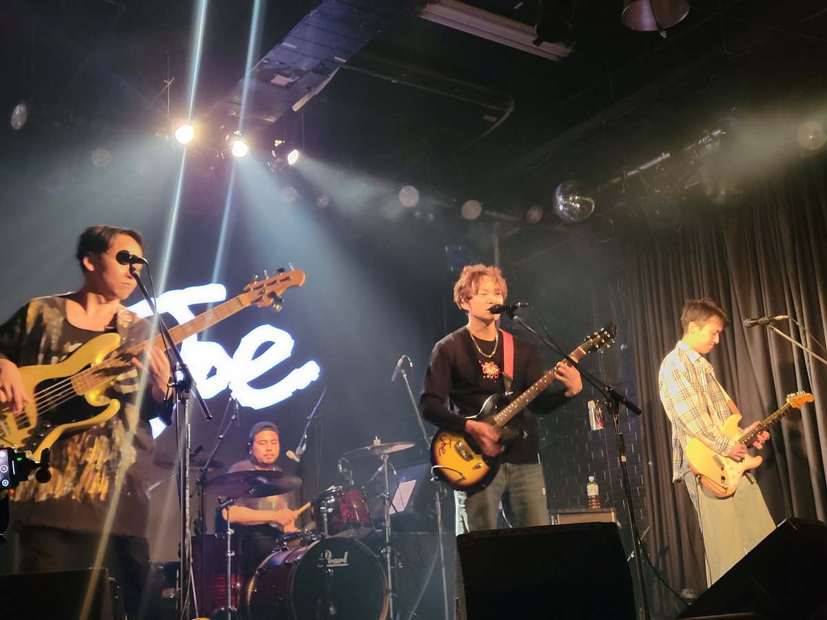 WildSideTokyo's tweet photo. juJoe
@juJoe_info

緩急自在のMCを絡めたライブ運び、楽しくカッコよくアツく、何よりバンド、ライブ、ライブハウスを無茶苦茶に楽しんでいる姿を見せてくれるjuJoe！

次のライブは5/3西永福JAMのJAM FES！
音楽専門校ESPと学生達とのコラボで生まれた最新MV"supersonic"
https://t.co/bEUOaLaejz https://t.co/dplg1Pn7cX