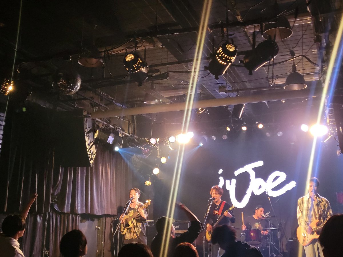 WildSideTokyo's tweet photo. juJoe
@juJoe_info

緩急自在のMCを絡めたライブ運び、楽しくカッコよくアツく、何よりバンド、ライブ、ライブハウスを無茶苦茶に楽しんでいる姿を見せてくれるjuJoe！

次のライブは5/3西永福JAMのJAM FES！
音楽専門校ESPと学生達とのコラボで生まれた最新MV"supersonic"
https://t.co/bEUOaLaejz https://t.co/dplg1Pn7cX