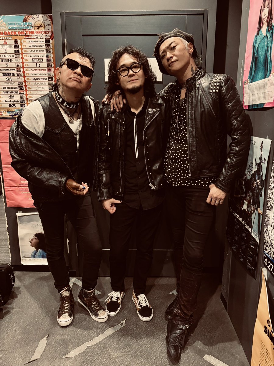 keitaeatworld's tweet photo. ツアーファイナル

ゲストで出演してくれた
ØUROBROSのヨシヤさんモトアキさん兄弟
DJしてくれたヒロミツさん(OXYMORPHONN / KYONO BAND)

道を極め続ける人達に
俺は一生憧れてる
宝物の様な一日を過ごした

とんでもないパワーのある兄貴たち
マジでありがとうございました

📸 3,4 by @nozomeeeeee https://t.co/ndWTW4IYLZ