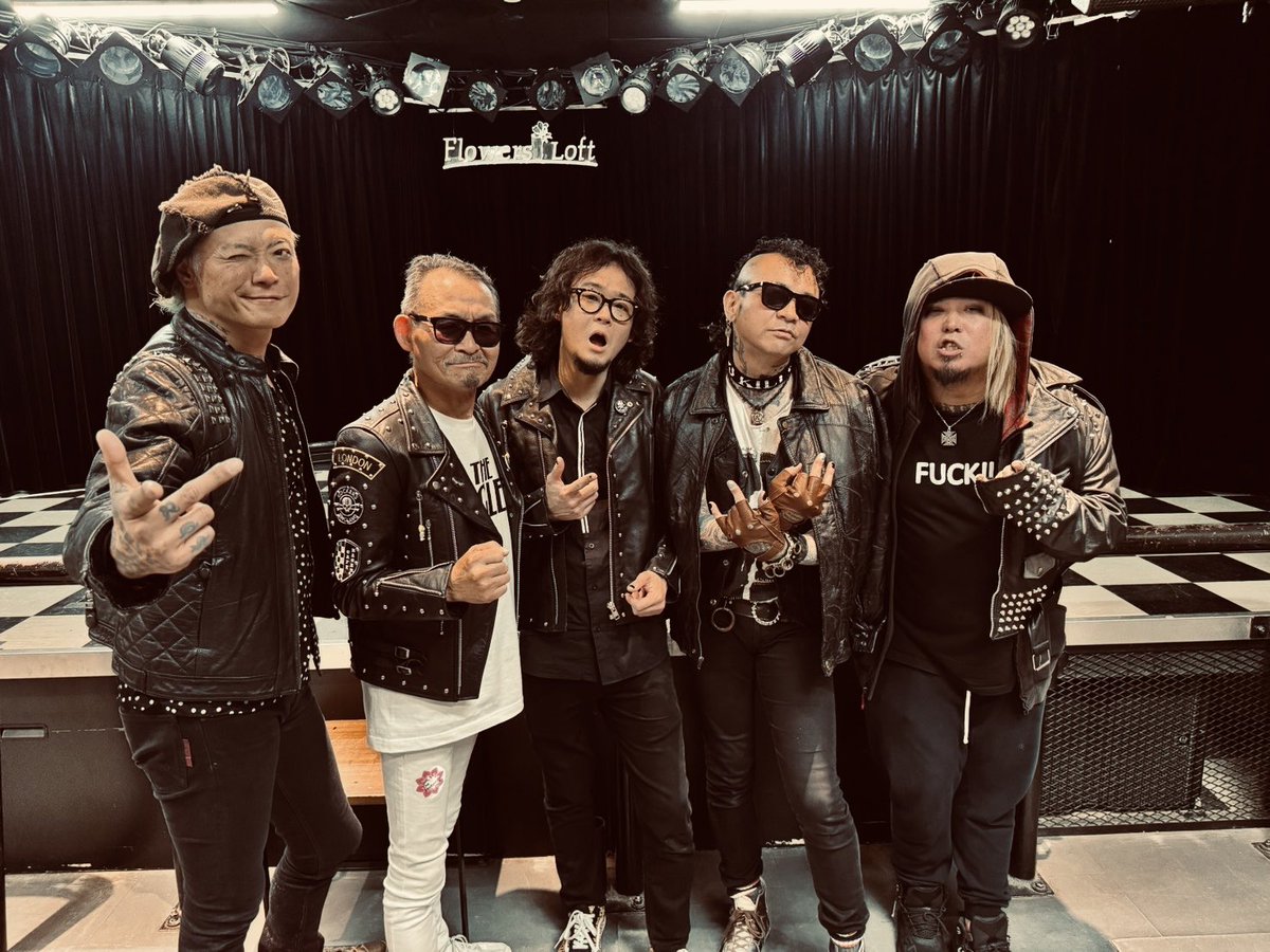 keitaeatworld's tweet photo. ツアーファイナル

ゲストで出演してくれた
ØUROBROSのヨシヤさんモトアキさん兄弟
DJしてくれたヒロミツさん(OXYMORPHONN / KYONO BAND)

道を極め続ける人達に
俺は一生憧れてる
宝物の様な一日を過ごした

とんでもないパワーのある兄貴たち
マジでありがとうございました

📸 3,4 by @nozomeeeeee https://t.co/ndWTW4IYLZ