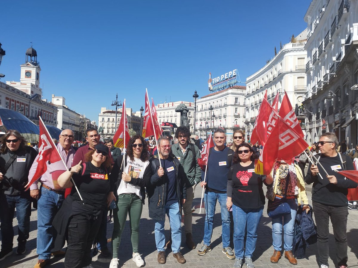 ccooedullobrega's tweet photo. Avui hi som a Madrid davant del Ministeri d'Hisenda.
-Millora dels sous en les administracions públiques.
- Millora salarial per a l'ocupació pública.
- Pagar el 0,5% acordat el 2024.
L'economia espanyola creix, per què les nostres butxaques no?
#SenseTuNoFunciona
#CCOO https://t.co/U36d9kVMdq