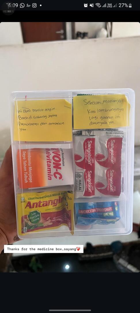 BaseAnakFK's tweet photo. nemu di sg kating non fk (cwo) diksih med box sama pcrnya (kita ga dket) sender salfok sm "obat msuk angin, blh digabung amoxilin" scra gabole sembarangan pake AB, apalgi ini untuk masuk angin doang. kalau jdi sender, klian bkal reply buat kasih tau terkait AB ga dok ? https://t.co/X1UPo6HKiv