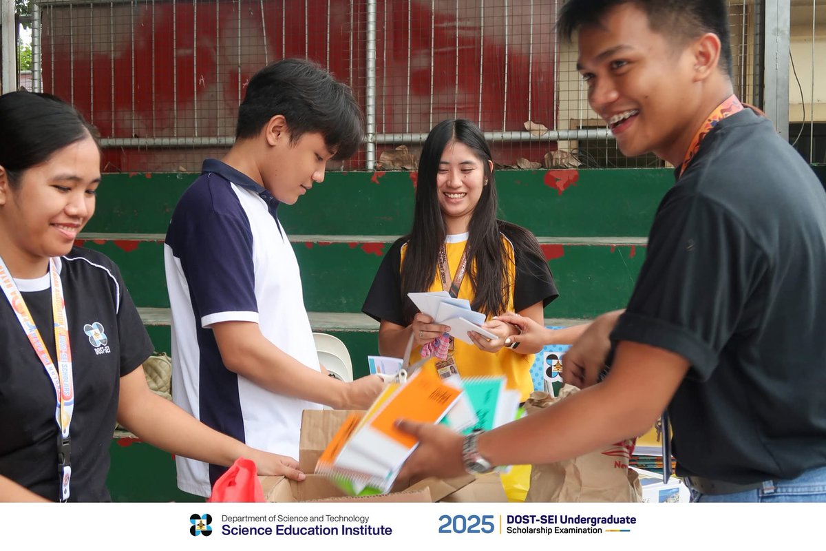 jayeel_cornelio's tweet photo. Nagpapasalamat ang DOST-SEI sa lahat ng mga scholars na naglaan ng kanilang oras last April 5-6 para sa 2025 DOST-SEI Scholarship Examination!
Higit 800 scholar-volunteers sa 215 testing centers sa buong bansa ang nagsagawa ng kani-kanilang initiatives. ๐
#ScienceForThePeople https://t.co/tauNP9hEsY