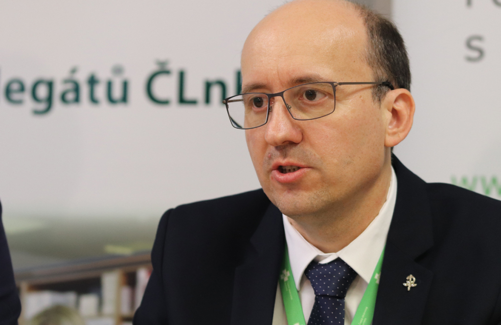 💉 Očkování v lékárnách zvýší proočkovanost populace a odlehčí přetíženému systému, říká Krebs.
1⃣ Navrhuje začít vakcinací dospělých proti sezónní chřipce.
▶️ Čtěte zde: zdravotnickydenik.cz/2025/04/zavede…