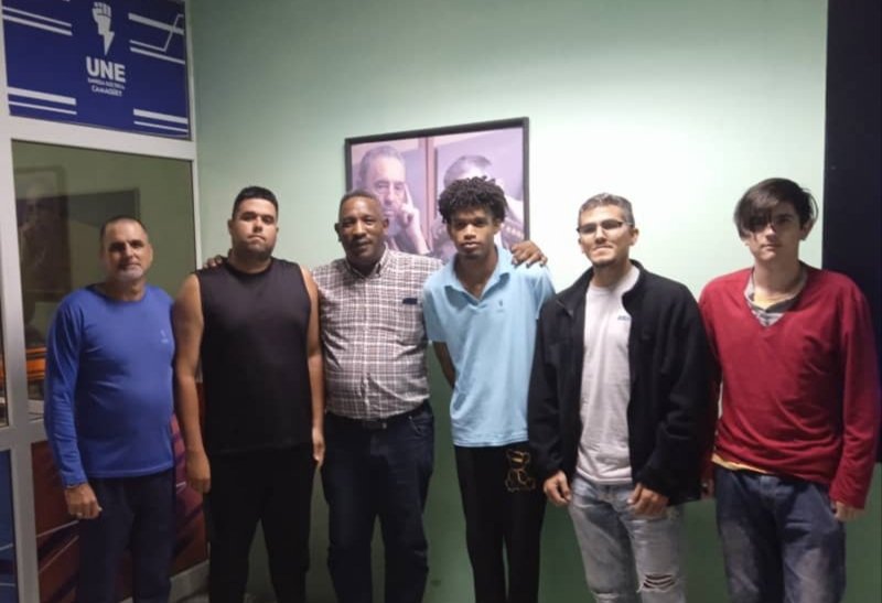 Volvemos a nuestro #Camagüey y a nuestro pueblo. En Guáimaro y Sibanicú compartimos momentos significativos con valiosos compañeros. Por la noche, estrechamos manos con la tropa del Despacho Eléctrico. 
¡Una jornada llena de cariño! #PorCamagüeyTodo