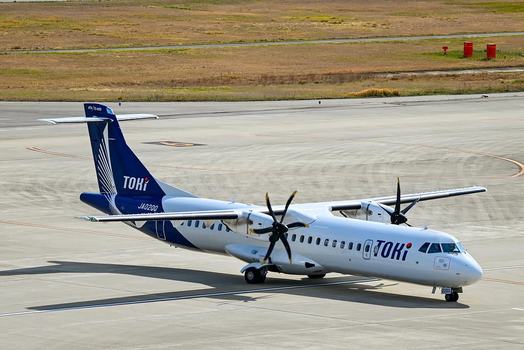 ラダーの上に機種名ATR72-600が書かれていると、飛行機の個性が際立ち
