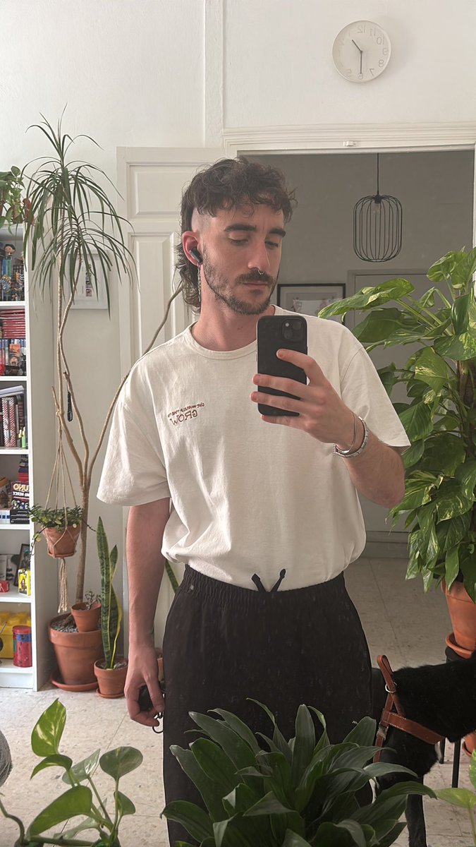 RiddleBoy7's tweet photo. Me he cortado el pelo para estar más cerca de ser una niñata https://t.co/xUzOPrMsdh