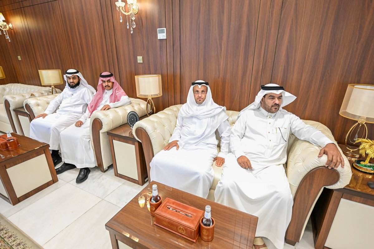 سمو #أمير_منطقة_حائل يستقبل رئيس مجلس إدارة جمعية حضارات للتراث أ.د.خليف بن صغيّر الحسيني يرافقه أعضاء مجلس الإدارة ويطلع على ما تم في مراحل التأسيس وأبرز الخطط المستقبلية.