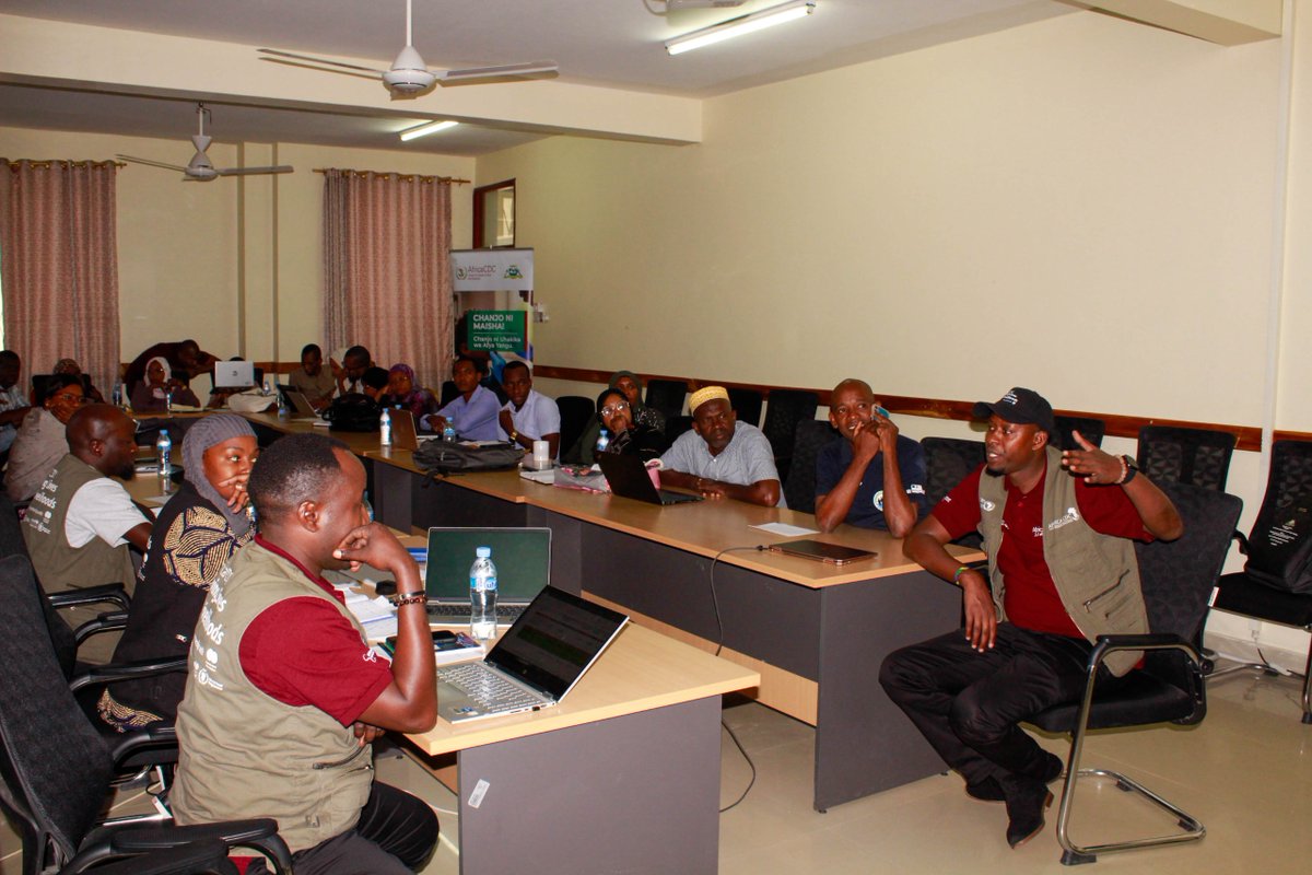 AmrefTanzania's tweet photo. Strengthening Healthcare, Saving Lives! 🏥💉 
-------------
📌Last week in #Zanzibar, @AmrefTanzania, in collaboration with @mohznz1, hosted a consultative meeting on phase two of the @AfricaCDC  Saving Lives and Livelihoods Project in Tanzania.

📌 The meeting was attended by representatives from @mohznz1 and the District Health Management Teams (DHMT) from five districts in Unguja and Pemba. 

With support from @MastercardFdn, this phase focuses on several key activities, including routine immunization to reach zero-dose children through outreach services, completing the vaccination of healthcare workers (HCWs) and vulnerable groups, supporting youth and high-risk populations, including the elderly, individuals with non-communicable diseases (NCDs), and those with comorbidities such as People Living with HIV (PLHIV), TB, and Leprosy.           

#SLLProject