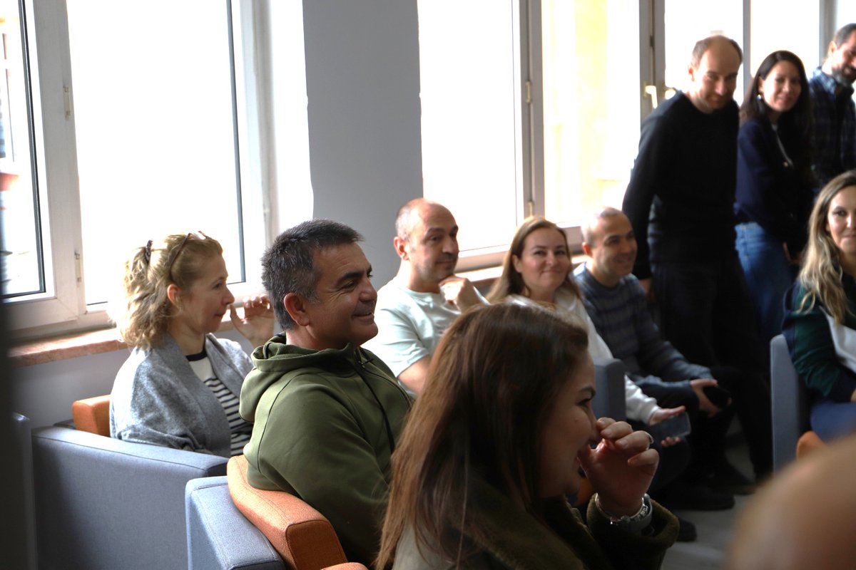 İl Millî Eğitim Müdürümüz Dr. Ahmet Alireisoğlu,Nilüfer ilçesi Zeki Müren Güzel Sanatlar Lisesini ziyaret ederek yönetici,öğretmen ve öğrencilerimizle bir araya geldi; okulda incelemelerde bulundu.

<a href="/tcmeb/">Millî Eğitim Bakanlığı</a> <a href="/Alireisoglu34/">Dr. Ahmet ALİREİSOĞLU</a>