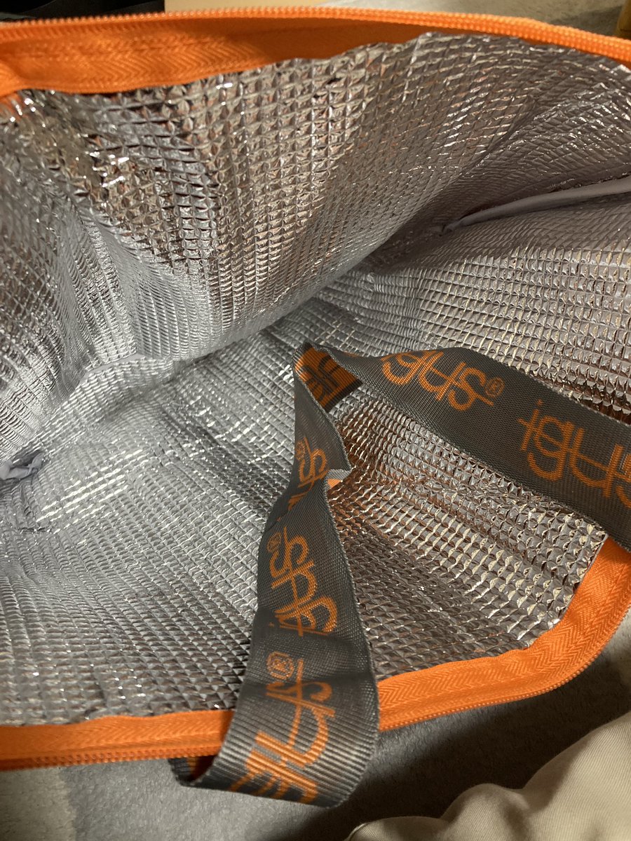 nagase_eng's tweet image. 一人暮らしの息子がエコバッグを欲しがったので，igus様から頂いたこの宝物をプレゼントします！
関西でこのバックを持ってる子いたら息子かも😅
#一人暮らしに
#ちょうどいい
#igus