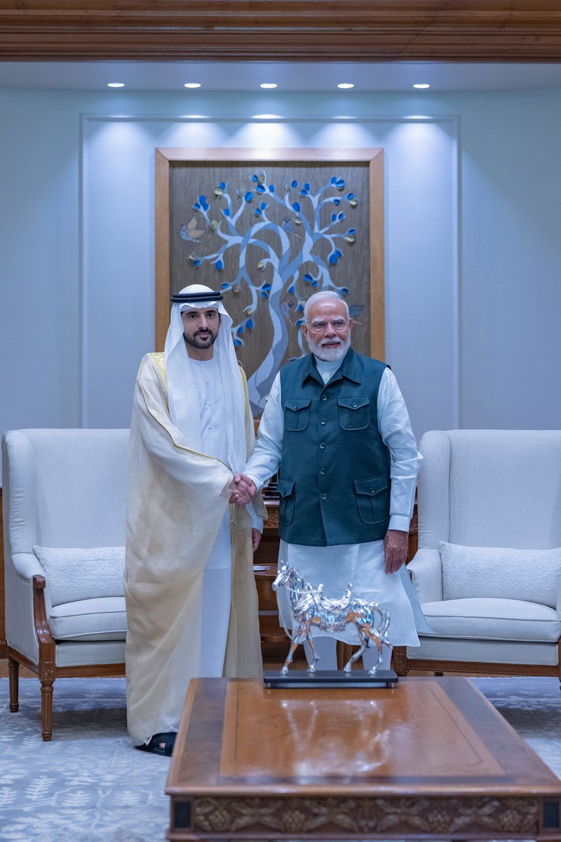 groupfazza's tweet photo. حمدان بن محمد يلتقي ناريندرا مودي رئيس وزراء الهند، ويبحث معه مستقبل الشراكة الاستراتيجية بين البلدين وسبل تعزيزها، وذلك مستهل زيارة سموّه الرسمية إلى الهند https://t.co/WUAYYpQk29