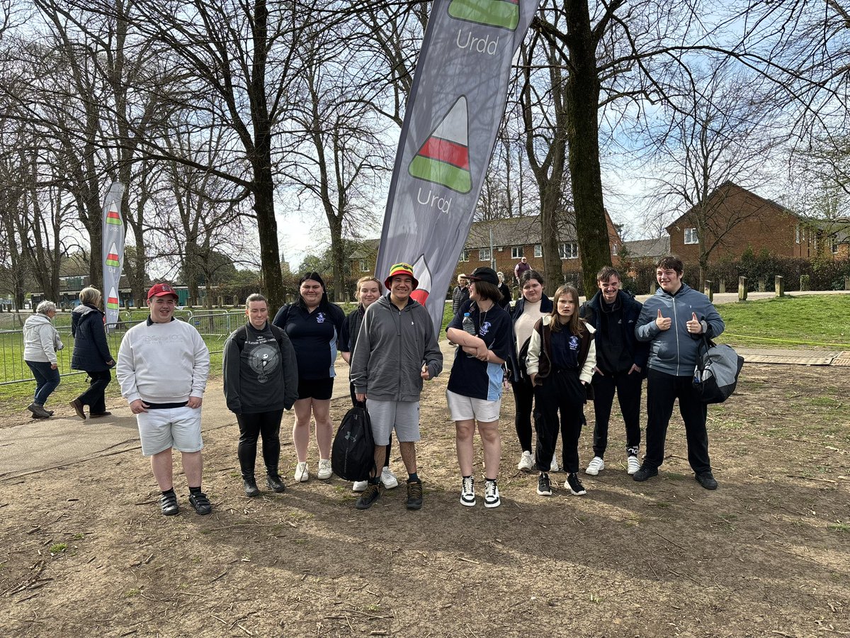 pyc_post16's tweet photo. A sunny day at the Urdd Festival, Pontcanna playing fields! #TeamWorkMakesTheDreamWork @Penycwm https://t.co/TugIbfJaIh