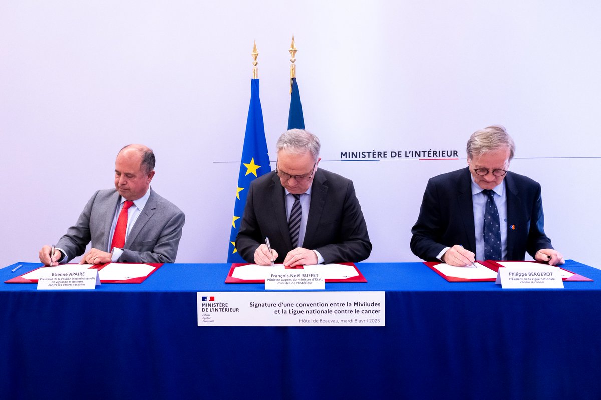 Remise du rapport de la <a href="/Miviludes_Gouv/">Miviludes</a>. Les signalements sont en forte hausse (+ 110% en 10 ans) : tous les territoires, toutes les catégories socio-professionnelles et tous les domaines sont concernés. 
La lutte contre les #DérivesSectaires est une priorité du Gouvernement.