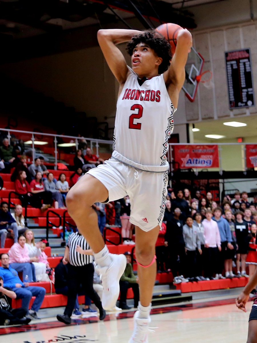 pbenson99's tweet photo. @showtime_zo_ Congratulations Zo.  Good Luck the next 4 year at IUK!! https://t.co/mjKLqL81jU