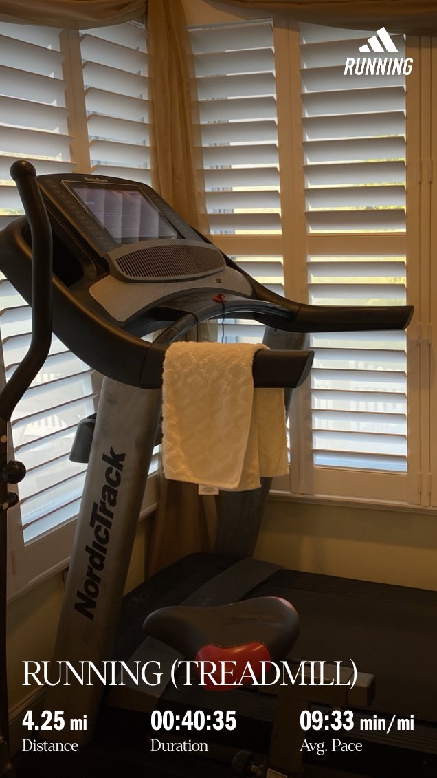 MBaker_RunSun's tweet photo. 4.25 miles #RunningFact- running activates 26 bones, 33 joints, 112 ligaments, that work with other blood vessels, nerves and tendons. ⁦@iFit⁩ ⁦@fit_leaders⁩ https://t.co/zVvFAEDhmn