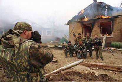 ChroniclesKiev's tweet photo. 7 aprile 1995, forze di occupazione russe entrano nel villaggio di #Samashki durante la prima guerra contro la #Cecenia.
L'operazione, chiamata "pulizia", divenne uno dei più grandi genocidi mirati dell'epoca e simbolo della disumanità dei soldati russi che si vendicarono
1/4 https://t.co/9KpzHAnw7A