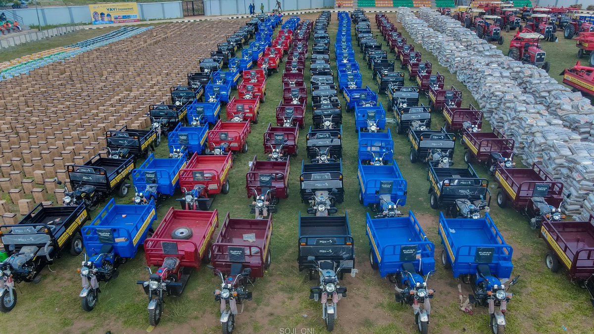 daddierooney's tweet photo. Aerial view of the empowerment venue at Asade Agunloye Pavilion Ground, Ilaro, facilitated by @AdeolaYAYI https://t.co/r5z12Q7mmM