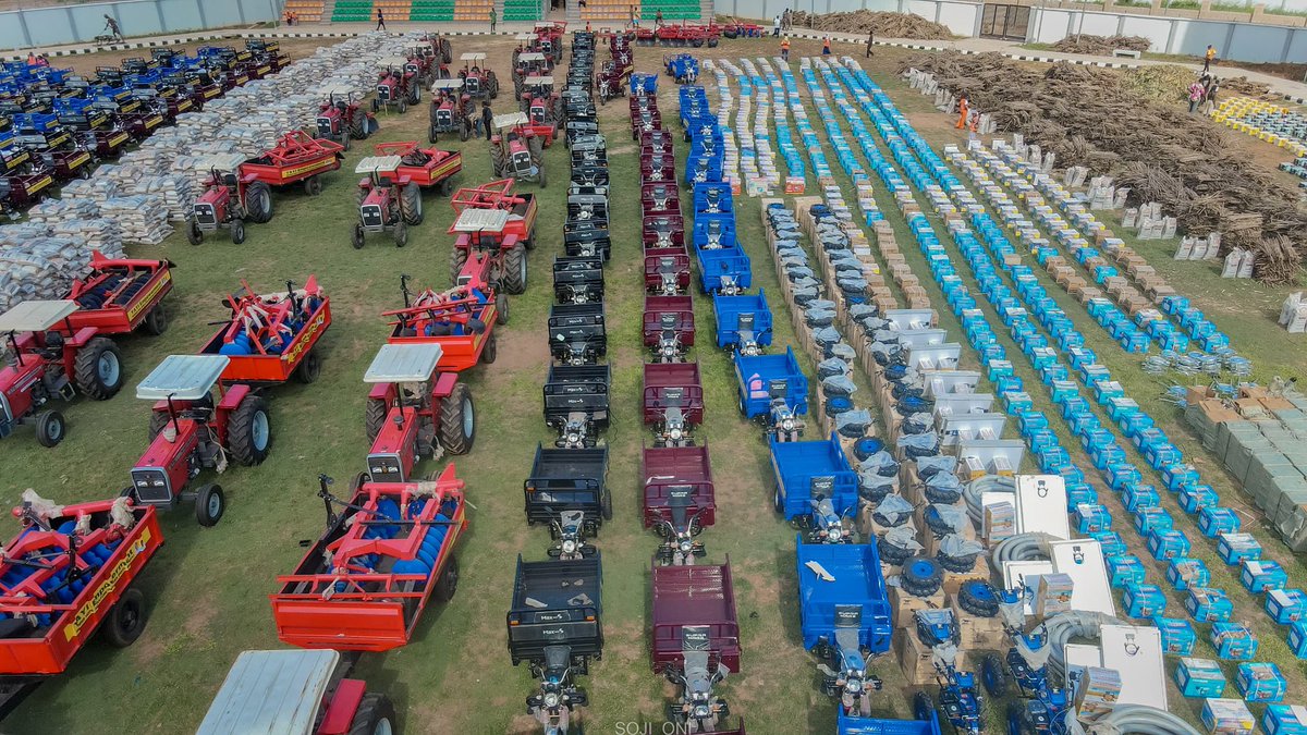 daddierooney's tweet photo. Aerial view of the empowerment venue at Asade Agunloye Pavilion Ground, Ilaro, facilitated by @AdeolaYAYI https://t.co/r5z12Q7mmM