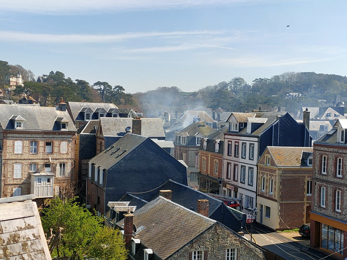 Une explosion et un incendie à Étretat ce matin, une centaine de pompiers mobilisés