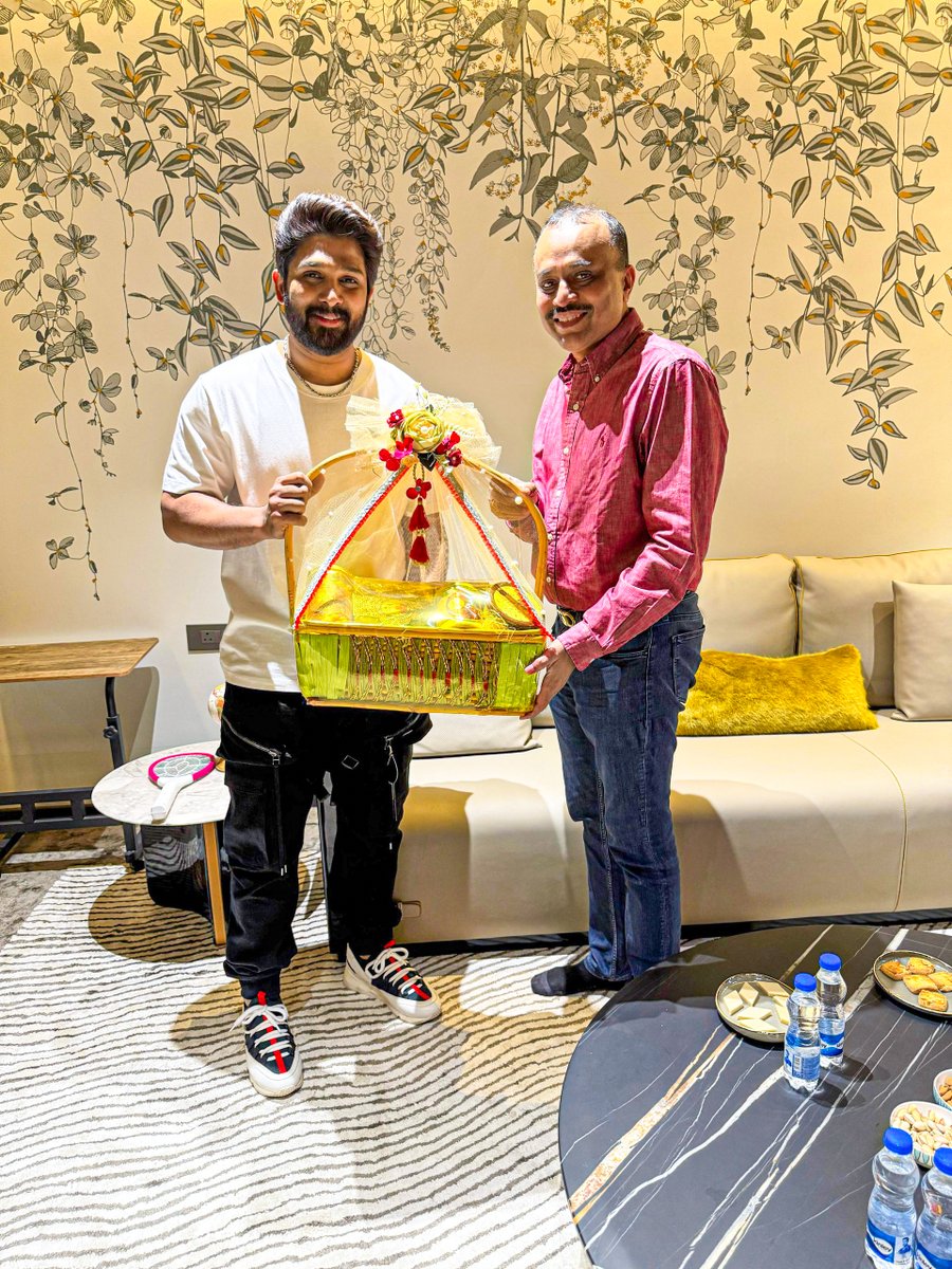 People Media Factory (@peoplemediafcy) on Twitter photo Wishing the National Award-winning powerhouse performer, our ICON Stπ¨π¨r <a href="/alluarjun/">Allu Arjun</a> Garu, a very Happy Birthday! β€οΈβπ₯π«
Our esteemed producer <a href="/vishwaprasadtg/">Vishwa Prasad</a> Garu met #AlluArjun Garu and extended his heartfelt birthday wishes.β€οΈ
#HappyBirthdayAlluArjun #HBDAlluArjun Wishing the National Award-winning powerhouse performer, our ICON Stπ¨π¨r <a href="/alluarjun/">Allu Arjun</a> Garu, a very Happy Birthday! β€οΈβπ₯π«
Our esteemed producer <a href="/vishwaprasadtg/">Vishwa Prasad</a> Garu met #AlluArjun Garu and extended his heartfelt birthday wishes.β€οΈ
#HappyBirthdayAlluArjun #HBDAlluArjun