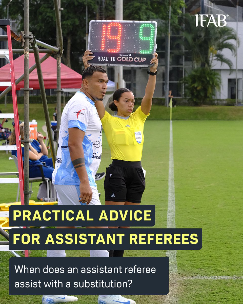 TheIFAB's tweet photo. If there is no fourth official, the #assistantreferee (AR) moves to the halfway line to assist with the substitution procedure. The #referee must wait until the AR is back in position before restarting play.
More guidelines for assistant referees: https://t.co/6yTeHGfRxo https://t.co/ryUrY7lD13