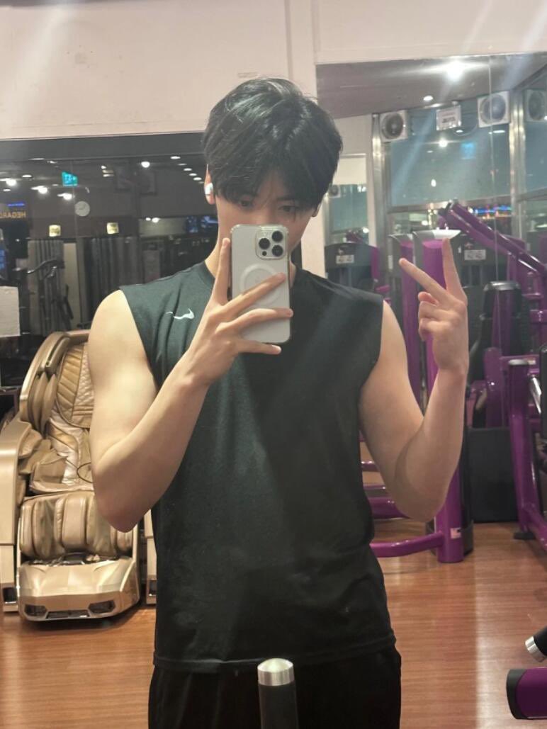 250408 #YANGDONGHWA

18:45 KST
🐈‍⬛ [📸]