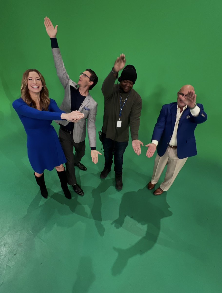 StephanieAbrams's tweet image. Go Gators!!! Thanks for indulging me with a chomp @JordanSteele , the worldโs greatest floor director, @JimCantore !! Congrats @gators ! #National #Champs #SEC #marchmadness #ItsGreatToBeAFloridaGator ๐งก๐๐