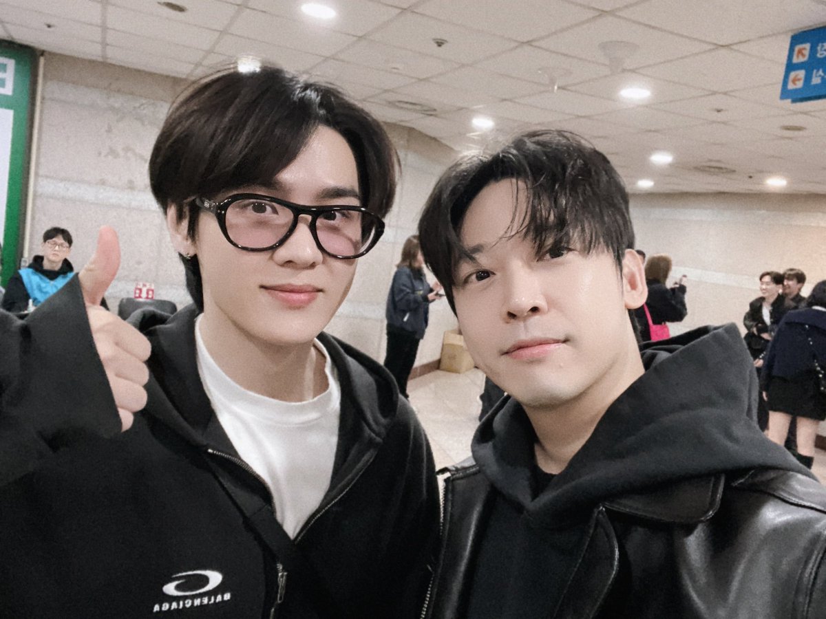 akashinjihoo's tweet photo. Limitless Time🌸
#ポストマン #シンジフ #ウニョク #クン #SUPERJUNIOR #NCT #포스트맨 #신지후 #은혁 #쿤 #花はまた咲く #limitlesstime https://t.co/obnCiebdyH