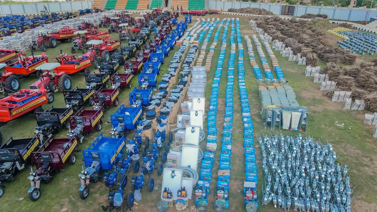 AdeolaYAYI's tweet photo. In pursuant of @officialABAT, Renewed Hope Agenda for Agriculture and Food Security, I will be empowering farmers in Ogun West Senatorial District with Equipment, Inputs and Cash to tackle Hunger and Poverty through increased agricultural production. https://t.co/jKfTeumpYo
