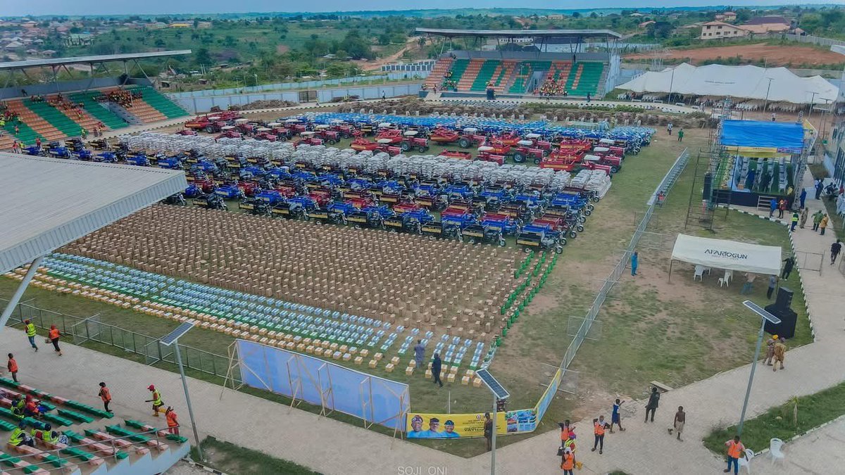AdeolaYAYI's tweet photo. In pursuant of @officialABAT, Renewed Hope Agenda for Agriculture and Food Security, I will be empowering farmers in Ogun West Senatorial District with Equipment, Inputs and Cash to tackle Hunger and Poverty through increased agricultural production. https://t.co/jKfTeumpYo