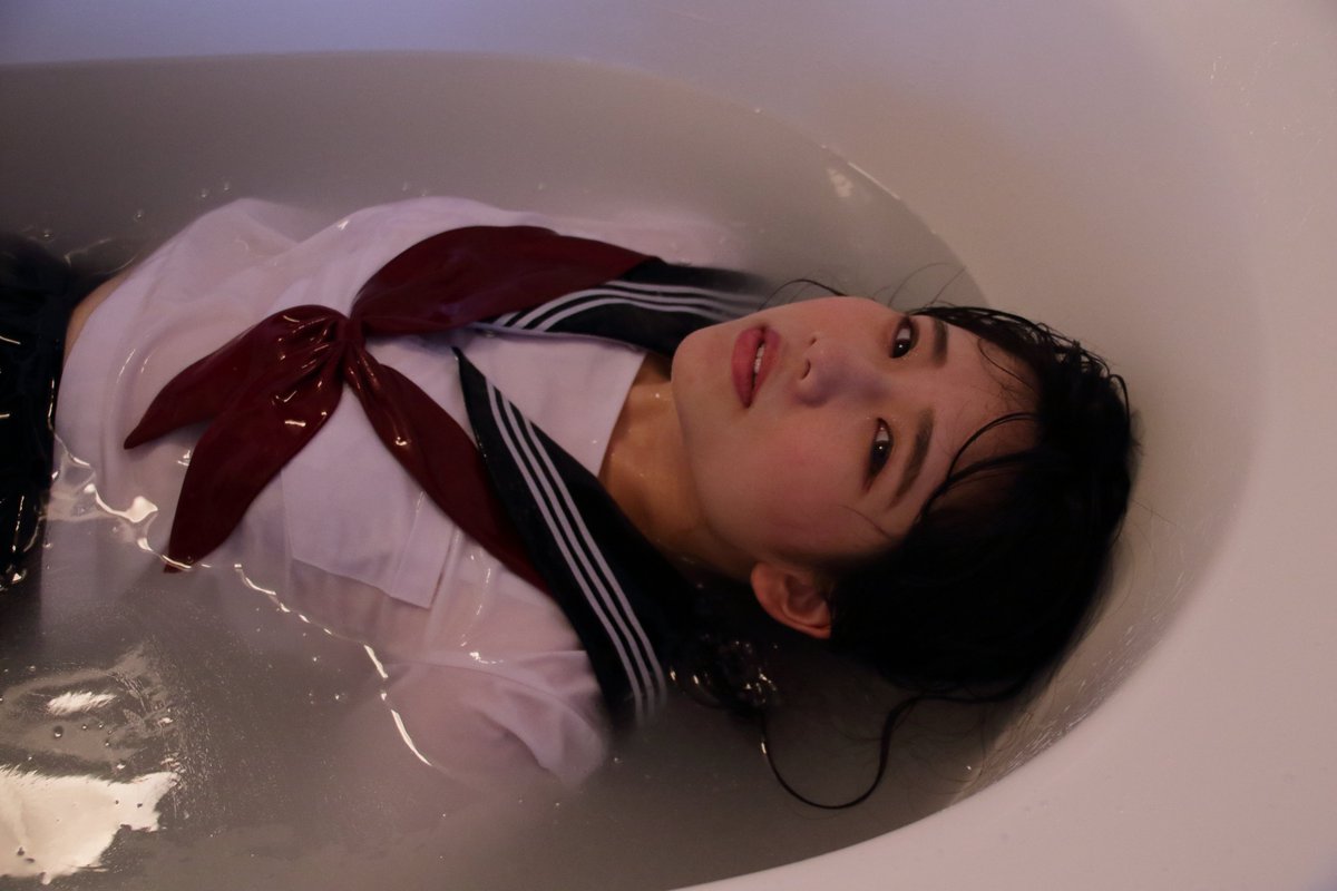 【review of my work】   
uniform ✕lotion  
ASM99『WAM MISSION HARD CORE〜lotionbath〜』より   
#水撮影 #ずぶ濡れ #濡れフェチ #着衣濡れ #soakedgirl #wetlook #風呂撮影 #portrait #濡れ撮 #lotion   

【購入先URL】  
gagon.com/videos/xsmind/…