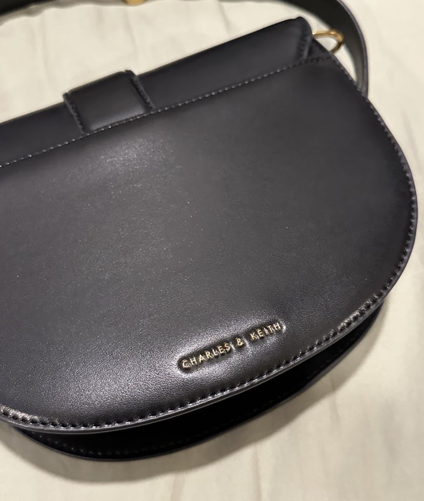 bibiicarrot's tweet photo. 🥕ส่งต่อกระเป๋า #charlesandkeith gabine saddle bag สีดำ size M ปี2022🥕

1100 ส่งฟรี (จาก 2990)

- ด้านหน้ามีร่องรอยตามการใช้งาน ด้านหลังไม่มีรอย โลโก้ครบ ขอดูรูปเพิ่มเติมได้
- มีถุงใส่กระเป๋า สายสั้น สายยาว ให้ครบ✨

#ส่งต่อกระเป๋า #ส่งต่อcharlesandkeith #กระเป๋ามือสอง #โล๊ะตู้ https://t.co/gjje1ijr39