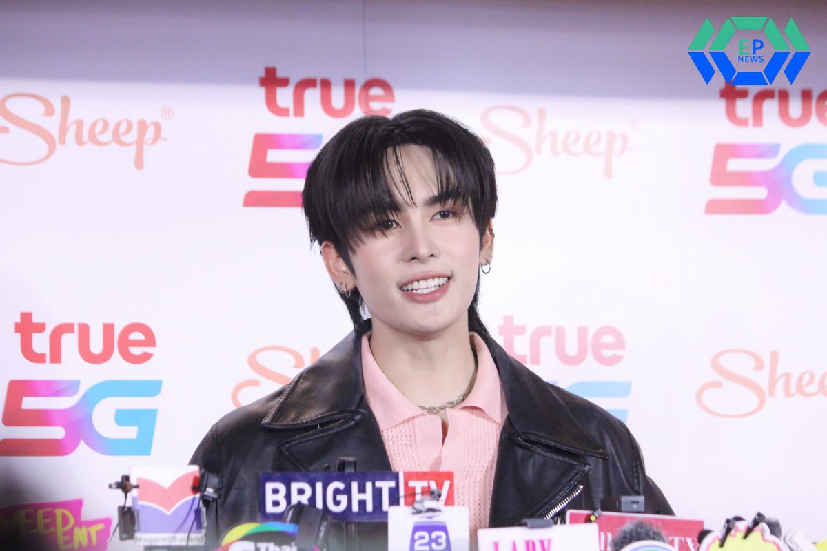 epnewsonline's tweet photo. "แซนต้า พงศภัค" ช่วงสัมภาษณ์สื่อ ในงาน "Sheep and True Collaboration"
SANTA X SHEEP AND TRUE
#Santapp
#SheepandSanta
#SheepandTrueCollaboration
#AppleSheep #TrueShop https://t.co/iIF6Qhm6zP
