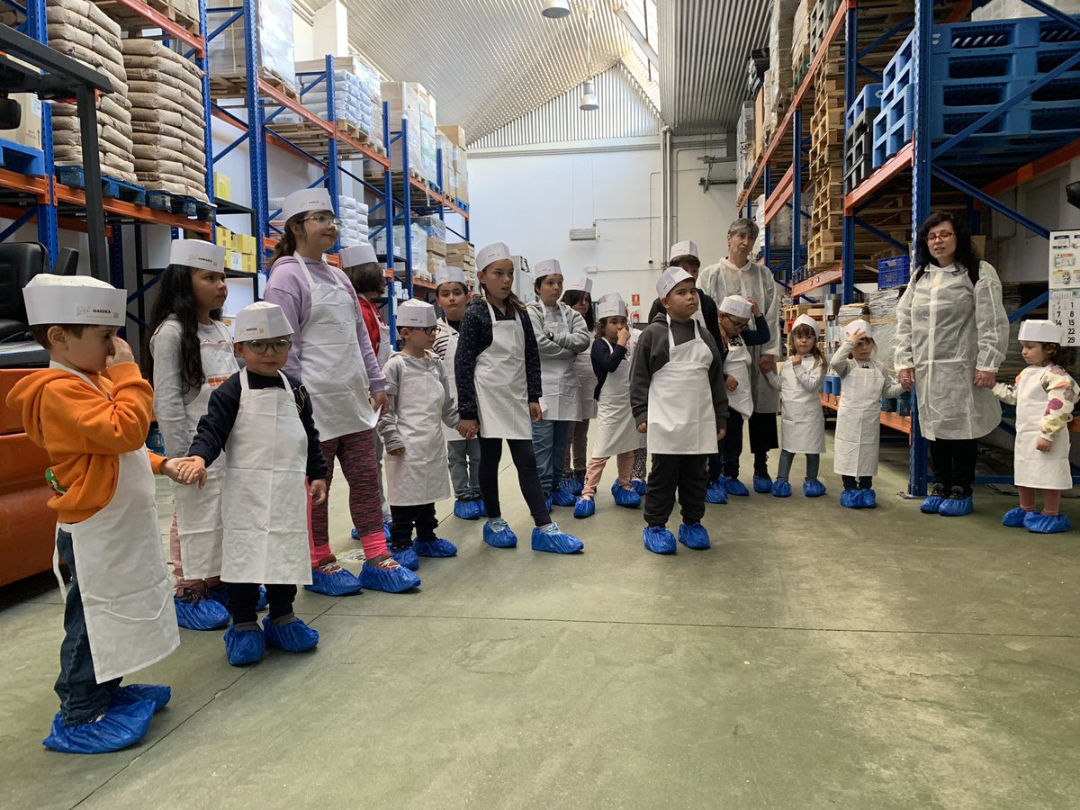 Hoy hemos visitado el obrador de Gil. Nos han enseñado desde donde almacenan su materia prima hasta cómo hacen sus pasteles dulces y salados. Hemos acabado merendando. Gracias <a href="/ConfiteriasGil/">Confiterías Gil</a> por el maravilloso trato y por todo lo que nos habéis enseñado. 🤗#somosunapiñagolosa