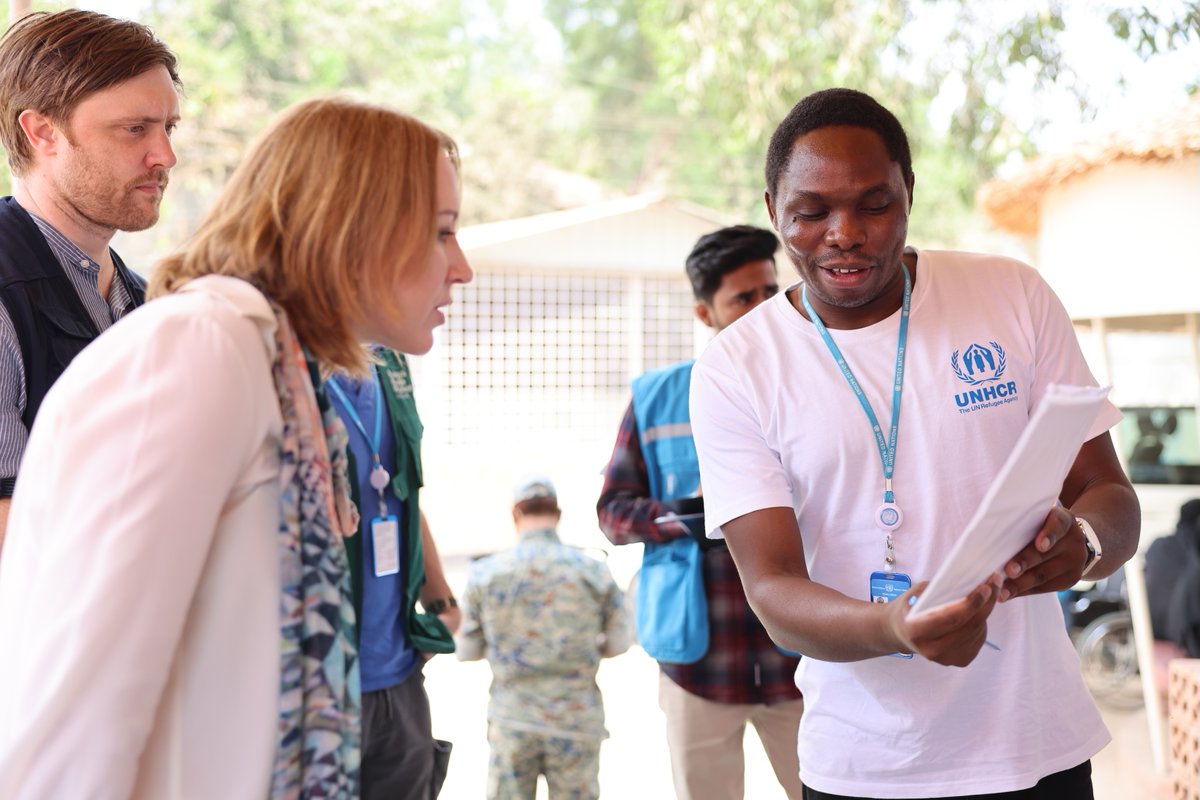 We were pleased to welcome Australian High Commissioner Susan Ryle and her team to the #Rohingya refugee camps today, where they met with new arrivals, were briefed about the registration centre, and interacted with health volunteers at the healthcare center.