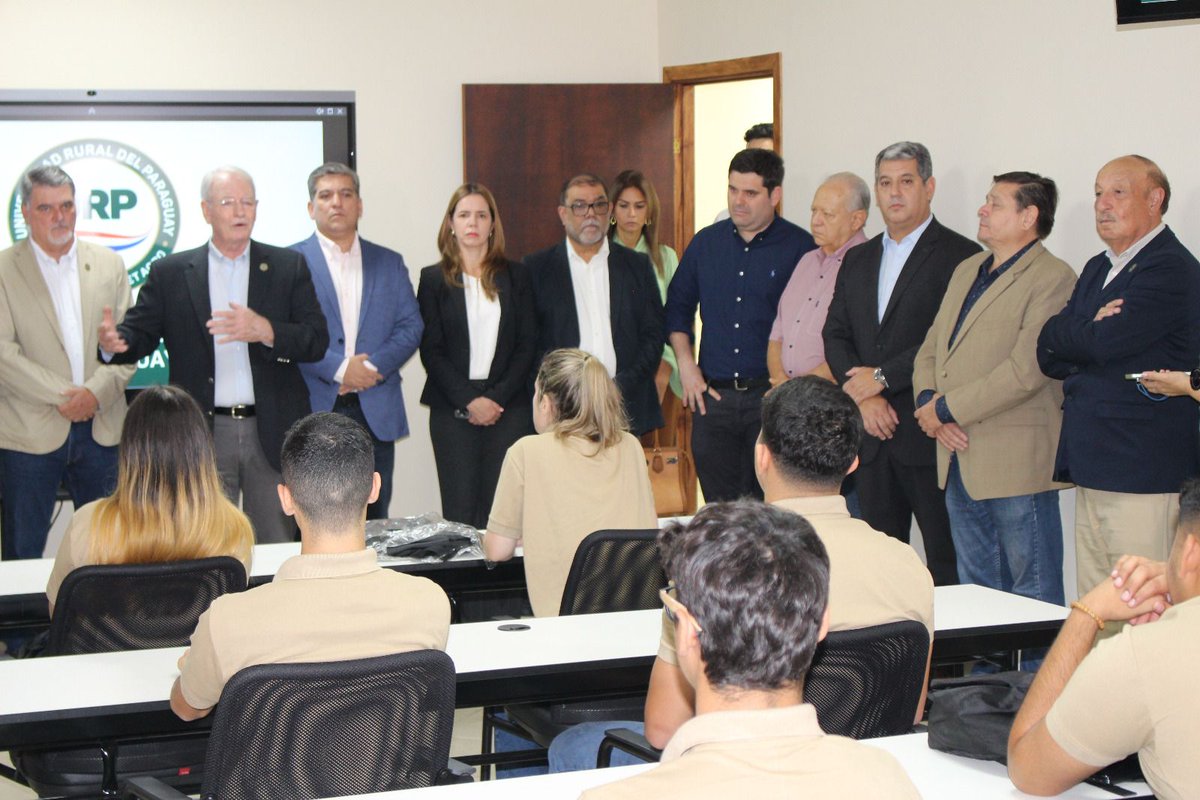 Presidente del INDERT felicitó apertura de la Universidad Rural del Paraguay de la <a href="/arp_py/">Asociación Rural del Paraguay</a> 

indert.gov.py/indert/index.p…

#GobiernoDelParaguay 

<a href="/SantiPenap/">Santiago Peña</a> <a href="/AllianaPedro/">Pedro Alliana</a> <a href="/frarui1/">Francisco Ruiz Díaz</a> <a href="/danip68/">Daniel Prieto</a>
