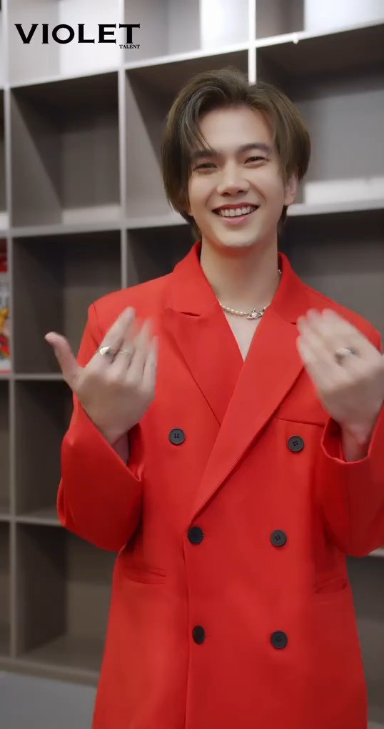 Lovelycontrast's tweet photo. We see you Coca-Cola you love our pretty man in red too. 
🤭🫶💙 

#คุณอยากส่งCokeให้ใคร #CocaColaTH
#BuildJakapan #Beyourluve
@JakeB4rever @CocaCola_TH https://t.co/9PR4S7N6G0