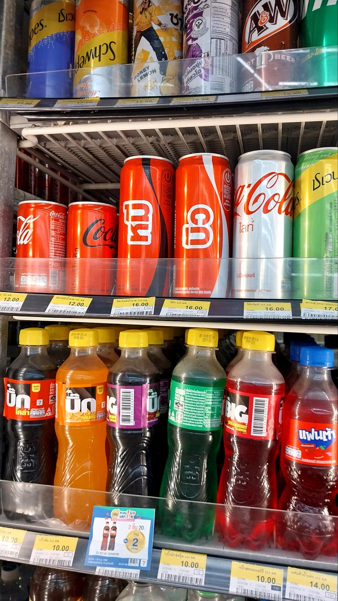 Lovelycontrast's tweet photo. We see you Coca-Cola you love our pretty man in red too. 
🤭🫶💙 

#คุณอยากส่งCokeให้ใคร #CocaColaTH
#BuildJakapan #Beyourluve
@JakeB4rever @CocaCola_TH https://t.co/9PR4S7N6G0