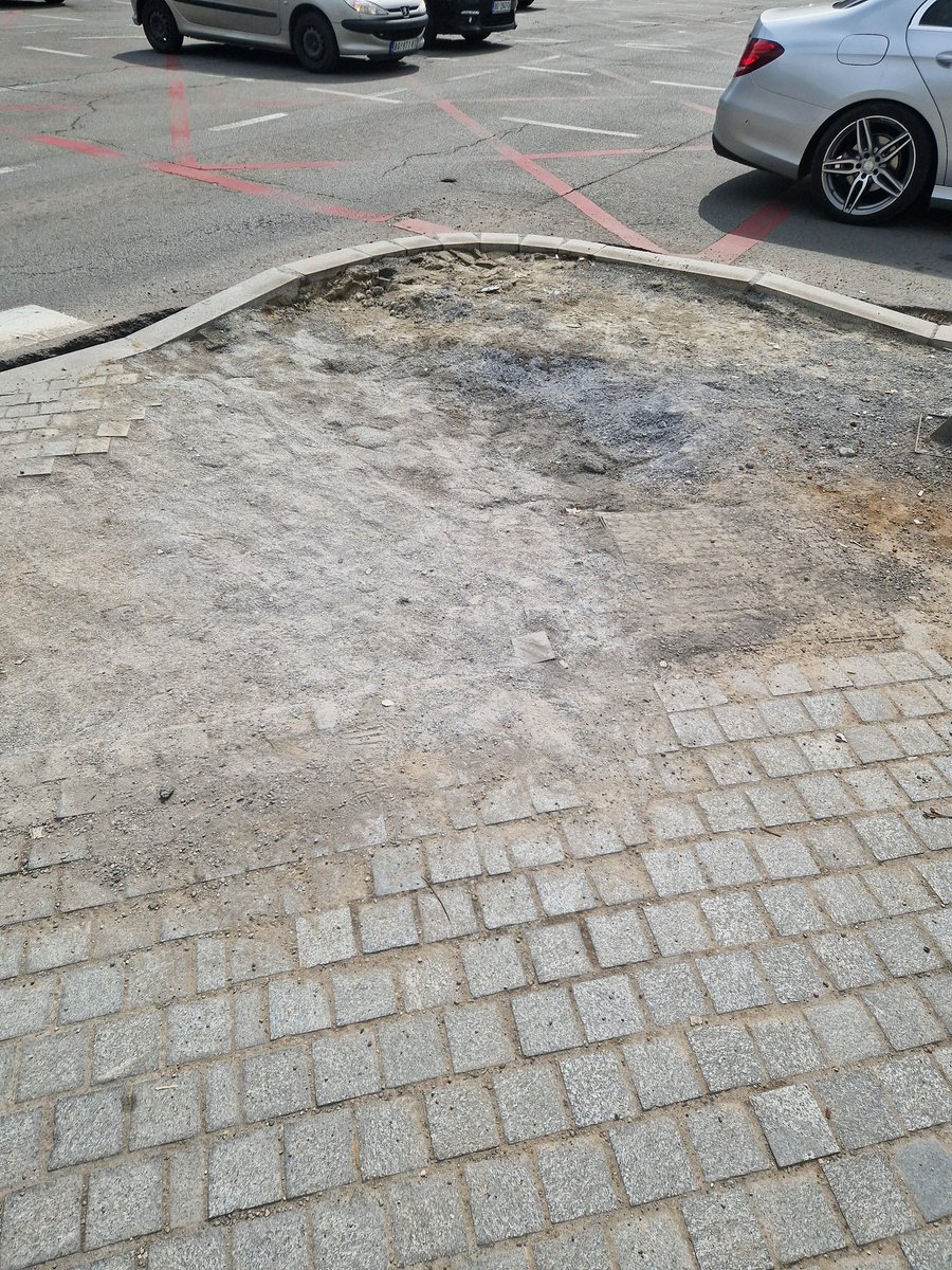 Bg007011 tweet media