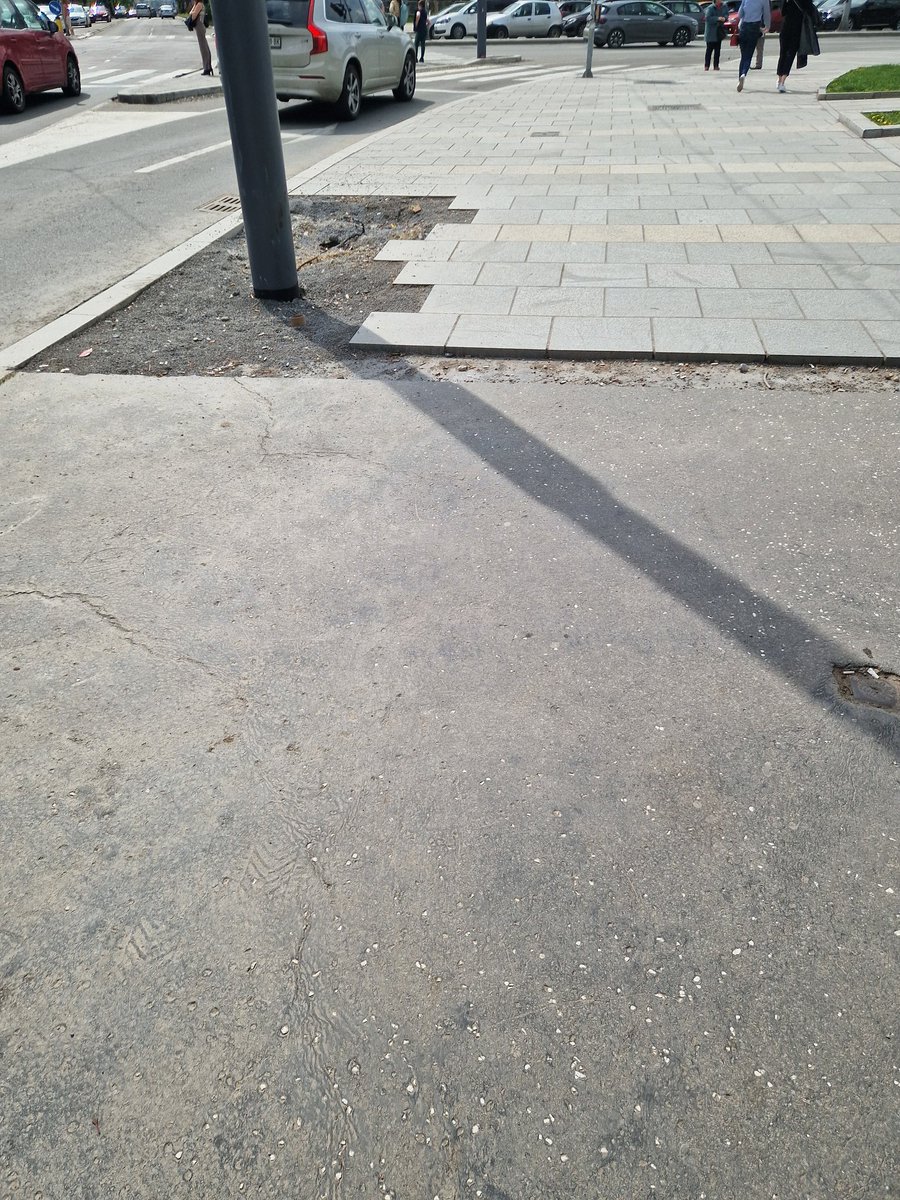 Bg007011 tweet media